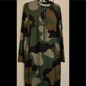 This is a maxi body con camo dress. Shows off that 🍑, never worn,